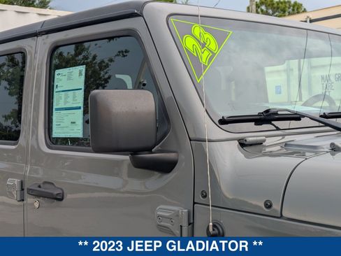 Used 2023 Jeep Gladiator Overland AWD/4WD image 11