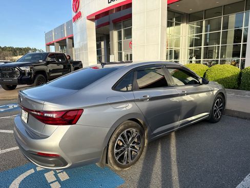 Used 2025 Volkswagen Jetta Sport image 3