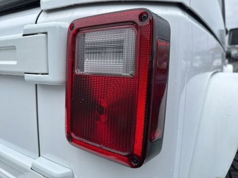 Used 2017 Jeep Wrangler Sport image 31