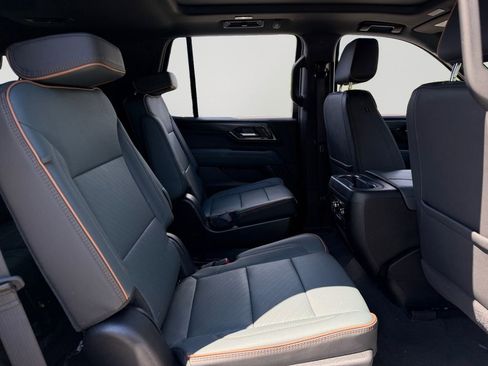 Used 2025 GMC Yukon AT4 w/ AT4 Premium Package AWD/4WD image 11