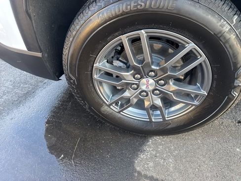 Used 2025 GMC Acadia Elevation image 29