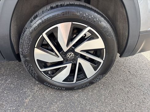Used 2025 Volkswagen Atlas SE AWD/4WD image 11