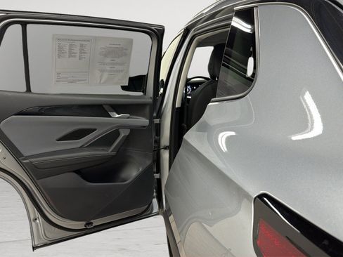 Certified 2025 Volkswagen Tiguan SE AWD/4WD image 29