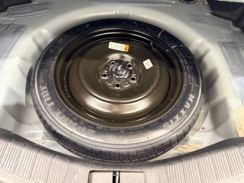 Used 2019 Ford Fusion SE FWD image 32