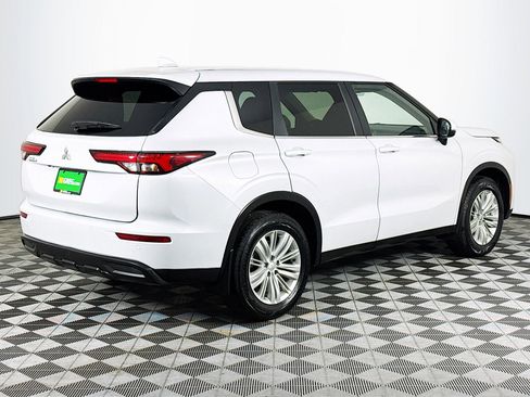 Used 2024 Mitsubishi Outlander ES image 10