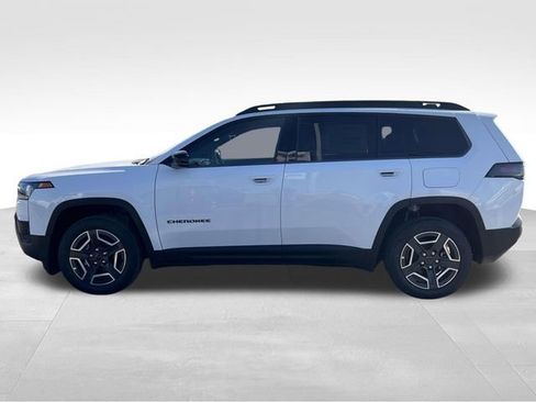 New 2026 Jeep Cherokee Laredo image 4