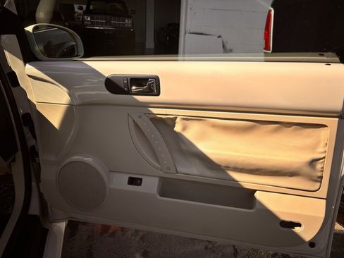 Used 2008 Volkswagen Beetle SE image 24