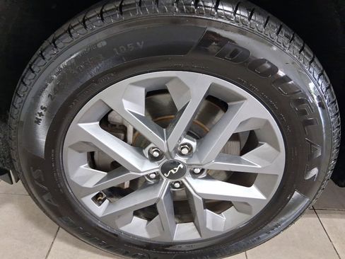 Used 2025 Kia Telluride LX FWD image 10