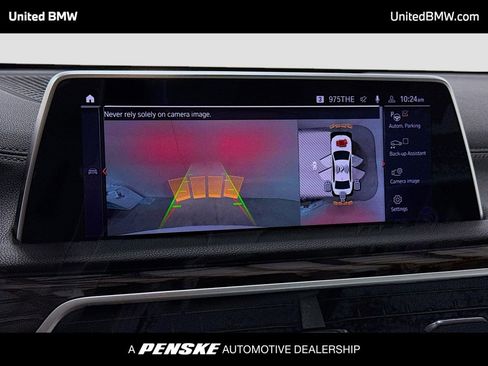 Used 2022 BMW 740i xDrive w/ Premium Package image 9