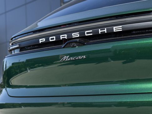 New 2025 Porsche Macan Electric image 15