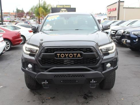 Used 2018 Toyota Tacoma TRD Off-Road image 3