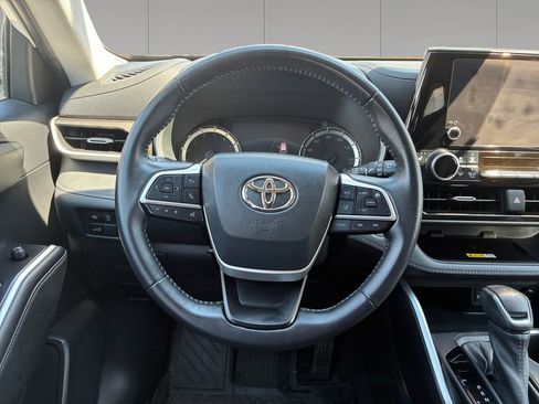 Used 2023 Toyota Highlander XLE image 13