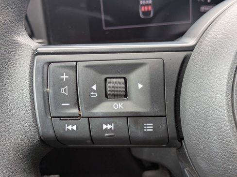 Used 2025 Nissan Kicks SV w/ Charging Package FWD image 16