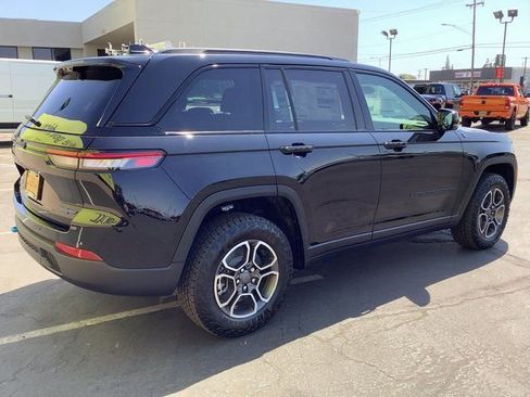 New 2023 Jeep Grand Cherokee Trailhawk w/ Luxury Tech Group III image 35
