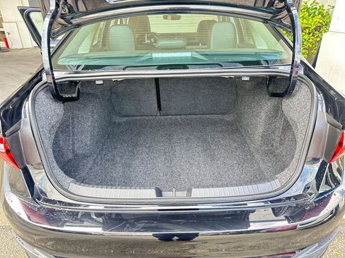 Used 2025 Volkswagen Jetta SE image 36