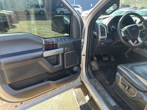 Used 2016 Ford F150 Platinum w/ Equipment Group 701A Luxury image 15