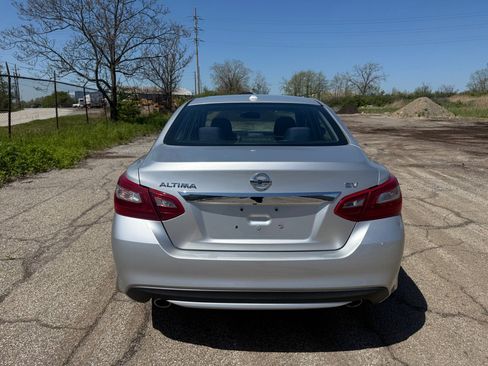 Used 2018 Nissan Altima 2.5 SV w/ 2.5 SV Technology Package FWD image 3