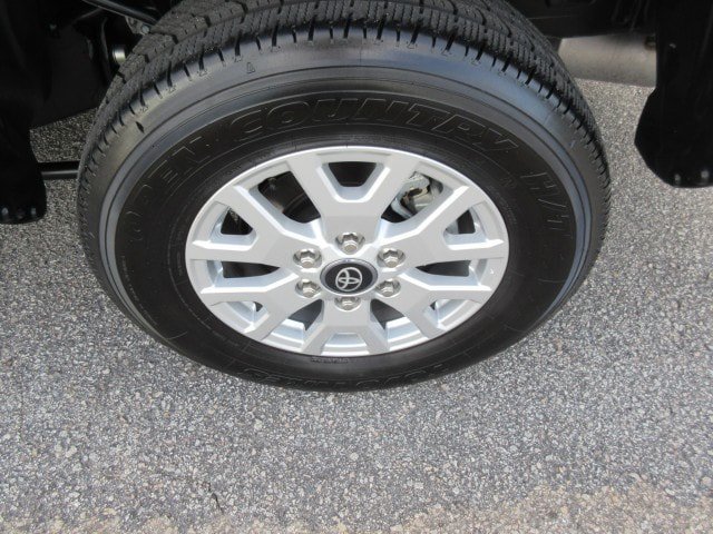 Used 2025 Toyota Tacoma SR5 AWD/4WD image 11