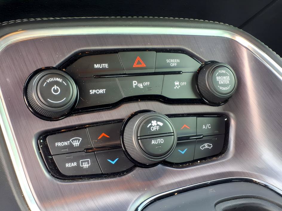 Used 2017 Dodge Challenger R/T RWD image 19