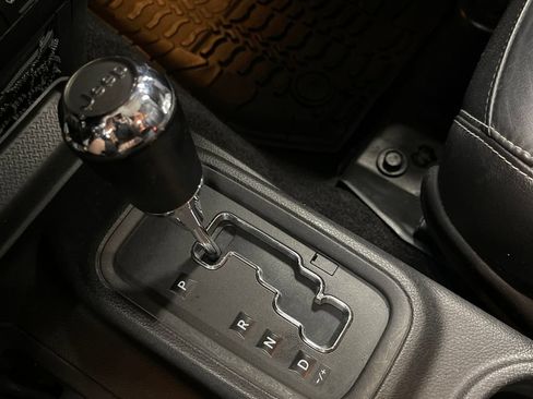 Used 2014 Jeep Wrangler Unlimited Sahara w/ Connectivity Group AWD/4WD image 24