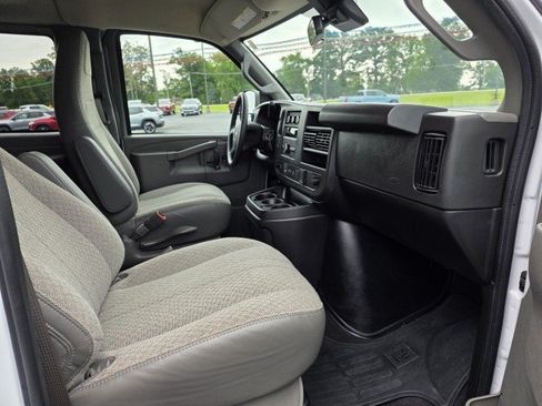 Used 2025 Chevrolet Express 3500 LT w/ LT Preferred Equipment Group RWD image 15
