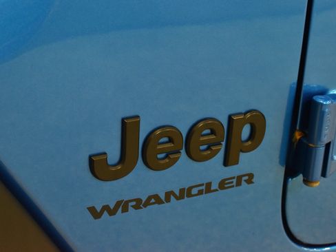 Used 2022 Jeep Wrangler Sport AWD/4WD image 30