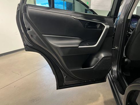 Used 2022 Toyota RAV4 LE AWD/4WD image 29