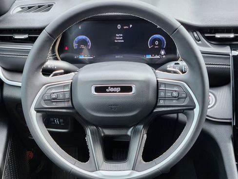 Certified 2025 Jeep Grand Cherokee Laredo image 26