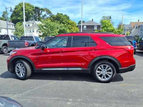 Used 2023 Ford Explorer XLT w/ Equipment Group 202A AWD/4WD image 9