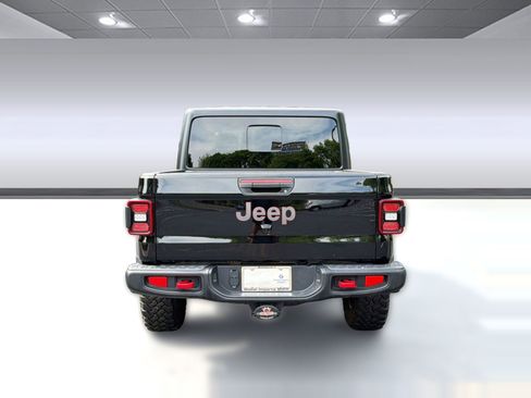 Used 2025 Jeep Gladiator Rubicon w/ Technology Group AWD/4WD image 10