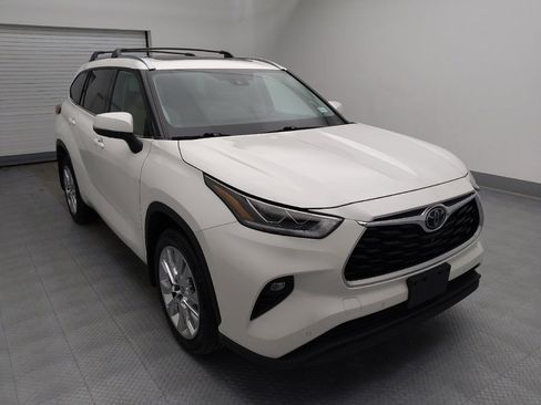 Used 2020 Toyota Highlander Limited image 13