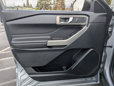 Used 2023 Ford Explorer XLT w/ Equipment Group 202A image 10