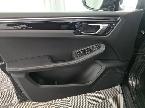 Certified 2024 Porsche Macan image 30