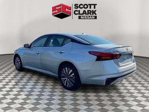 Used 2024 Nissan Altima 2.5 SV FWD image 4