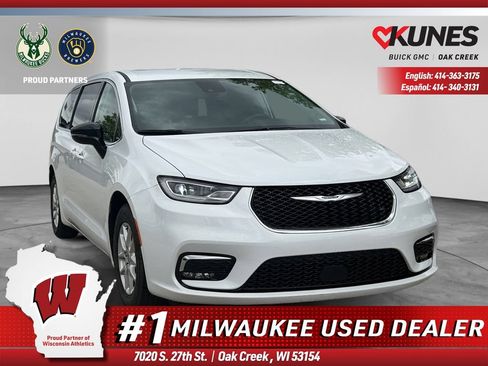 Used 2024 Chrysler Pacifica Touring-L FWD image 1