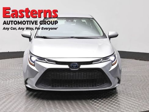 Used 2022 Toyota Corolla LE FWD image 2