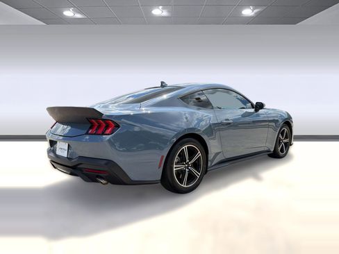 Used 2025 Ford Mustang Coupe RWD image 8