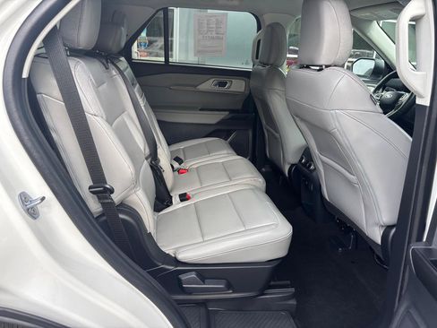 Used 2025 Ford Explorer Active w/ Active Comfort Package AWD/4WD image 16