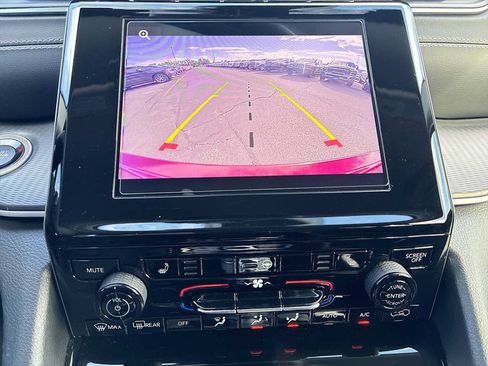 Used 2023 Jeep Grand Cherokee Laredo w/ Luxury Tech Group I AWD/4WD image 21