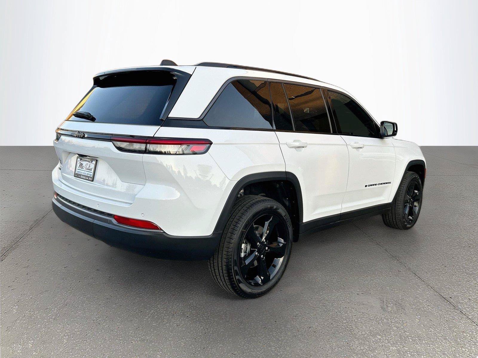 New 2026 Jeep Grand Cherokee Limited w/ Limited Altitude Package AWD/4WD image 4