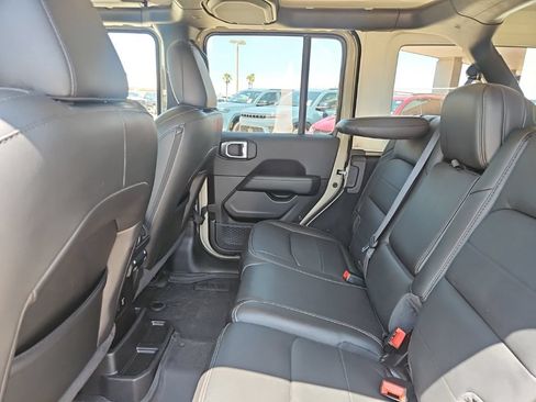 Used 2022 Jeep Wrangler Unlimited Sahara w/ Cold Weather Group AWD/4WD image 21