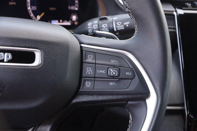 Used 2024 Jeep Grand Cherokee Altitude AWD/4WD image 13