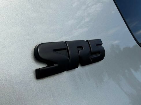 Used 2020 Toyota 4Runner SR5 AWD/4WD image 15