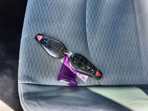 Used 2018 RAM 2500 SLT w/ Luxury Group image 21