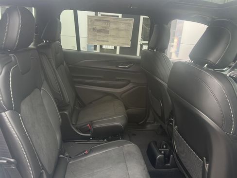 New 2025 Jeep Grand Cherokee L Altitude image 7