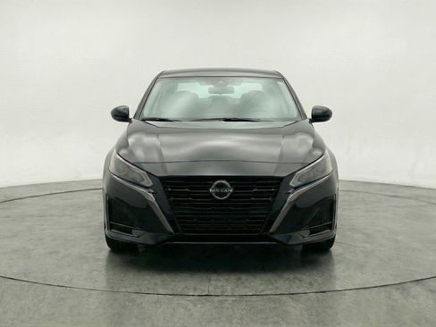 Used 2025 Nissan Altima 2.5 SV FWD image 2