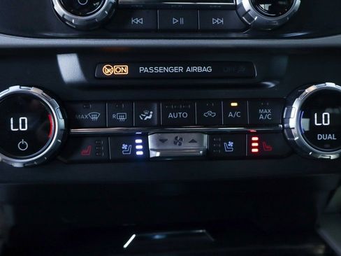 Used 2022 Ford F250 Lariat w/ Black Appearance Package image 43