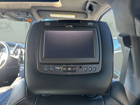 Used 2019 Cadillac Escalade Platinum image 17