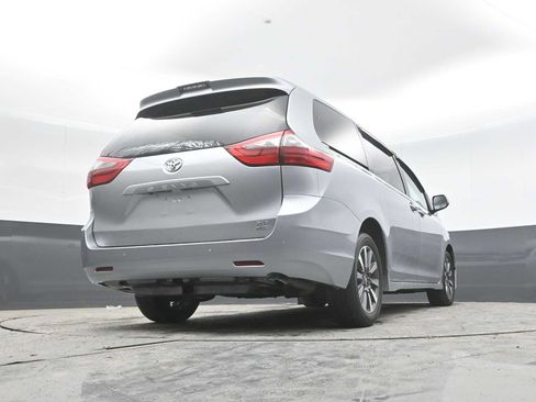 Used 2020 Toyota Sienna XLE w/ XLE Navigation Package AWD/4WD image 33
