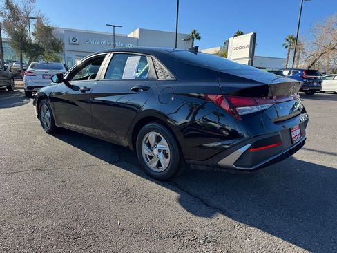 Used 2024 Hyundai Elantra SE image 3